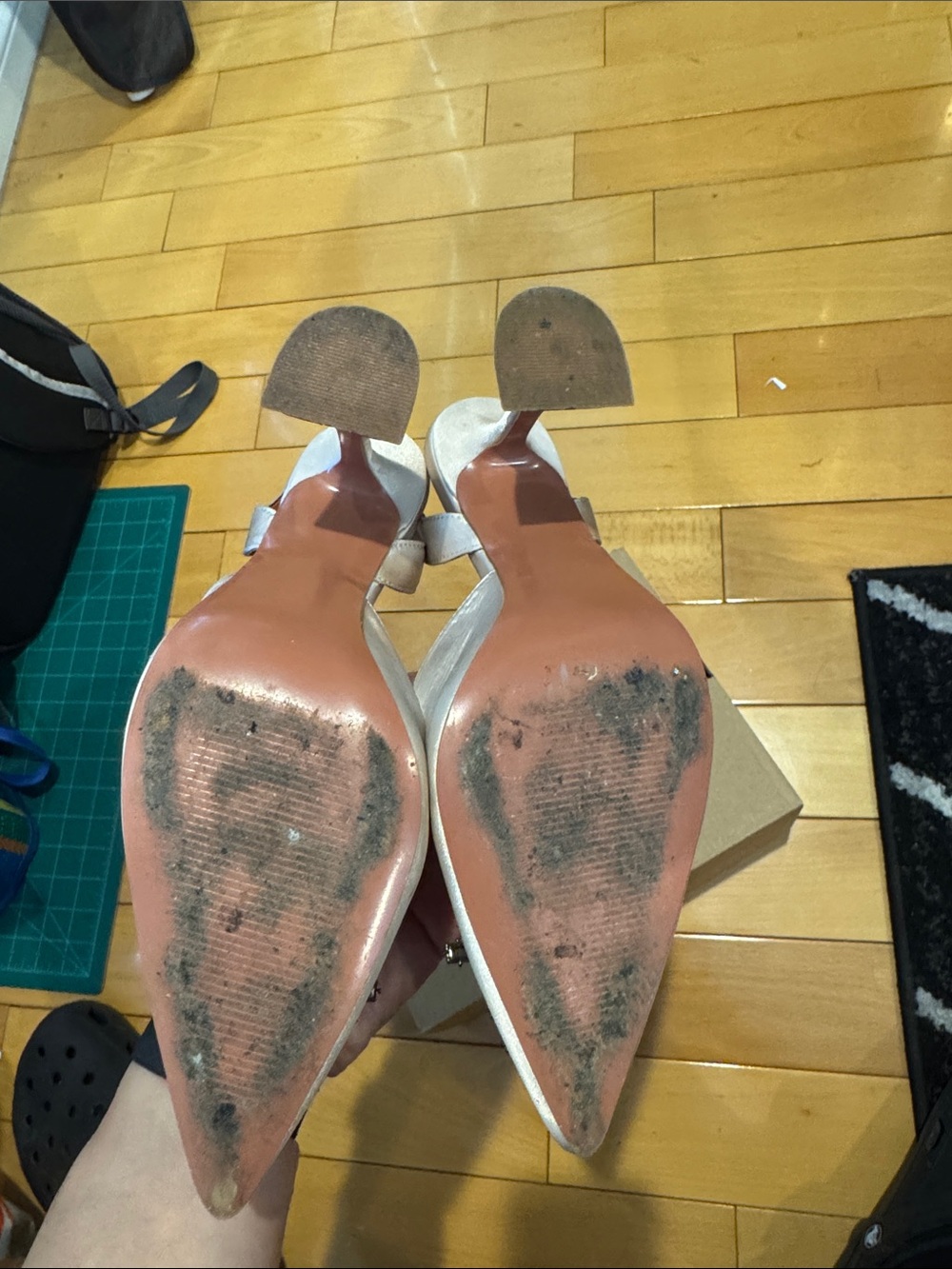 Pointed Heels - Picture 5 of 6